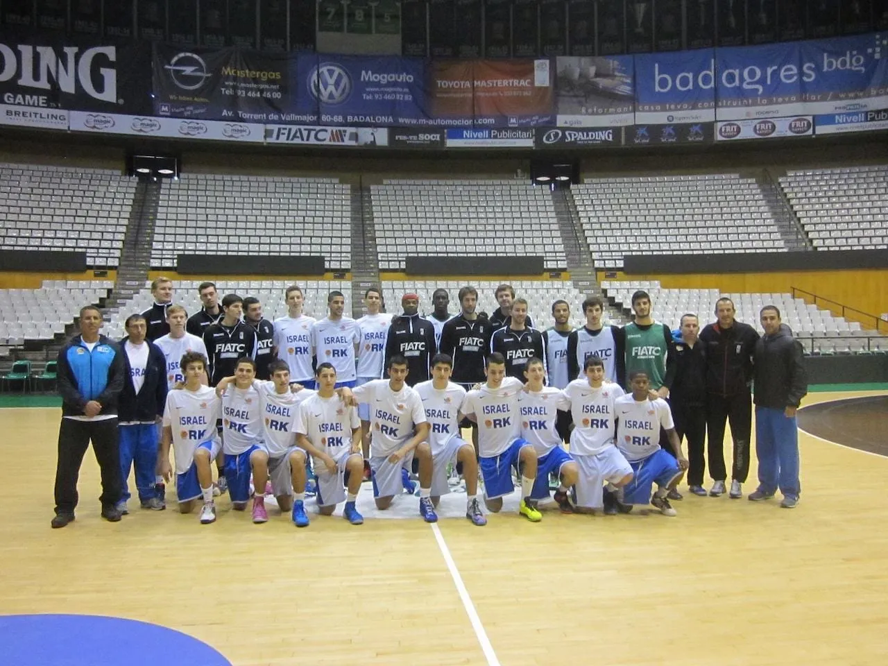 Un equipo visitante sobre el parqué del Palau Olímpic de Badalona